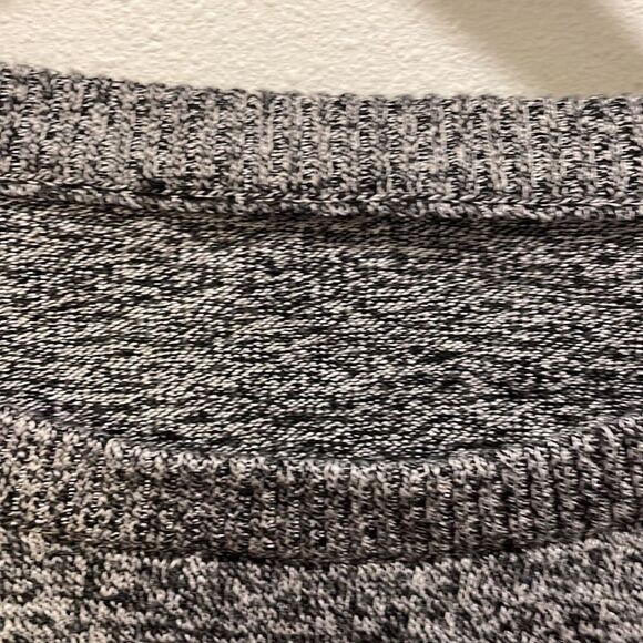 Woman’s grey sweater with a blue heart - Picture 3 of 8